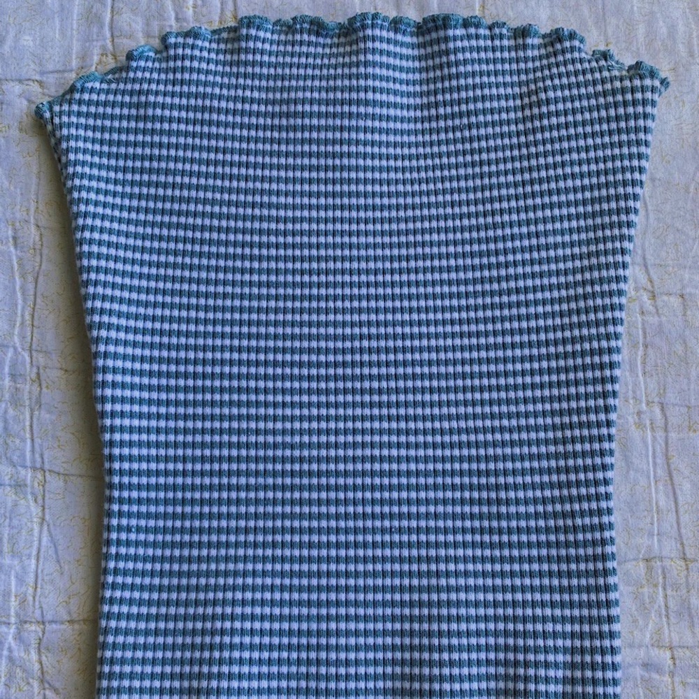 cute green and white striped tube top (size small)
branded for exposure!!